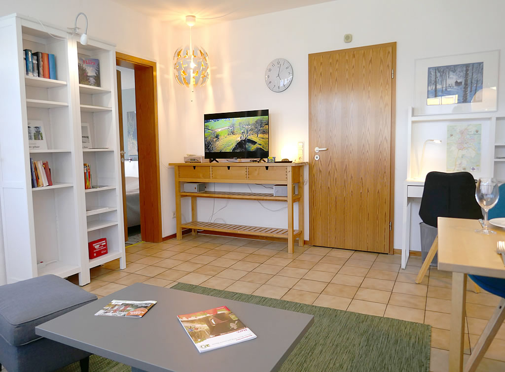 Bücherregal - Gartenwohnung